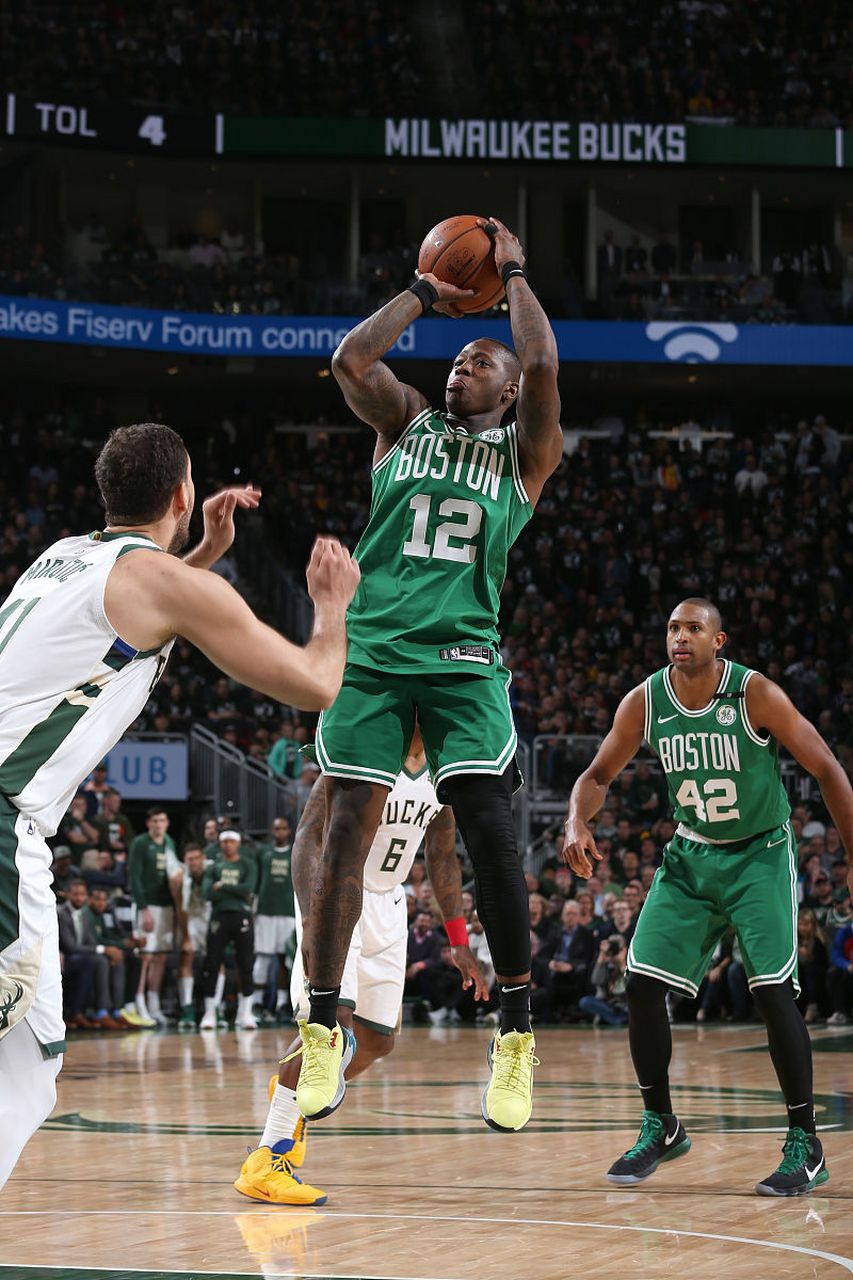 转折点！密尔沃基雄鹿临场应变；NBA季后赛今夜攻防权衡；悬念犹存；资深球员宣示担当的简单介绍