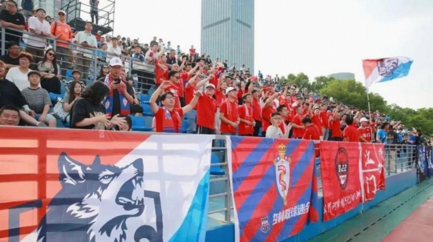 赛地聚焦：法甲国际比赛日热度飙升，休斯敦火箭绝杀压哨，媒体盛赞，纪律约束更严格的简单介绍