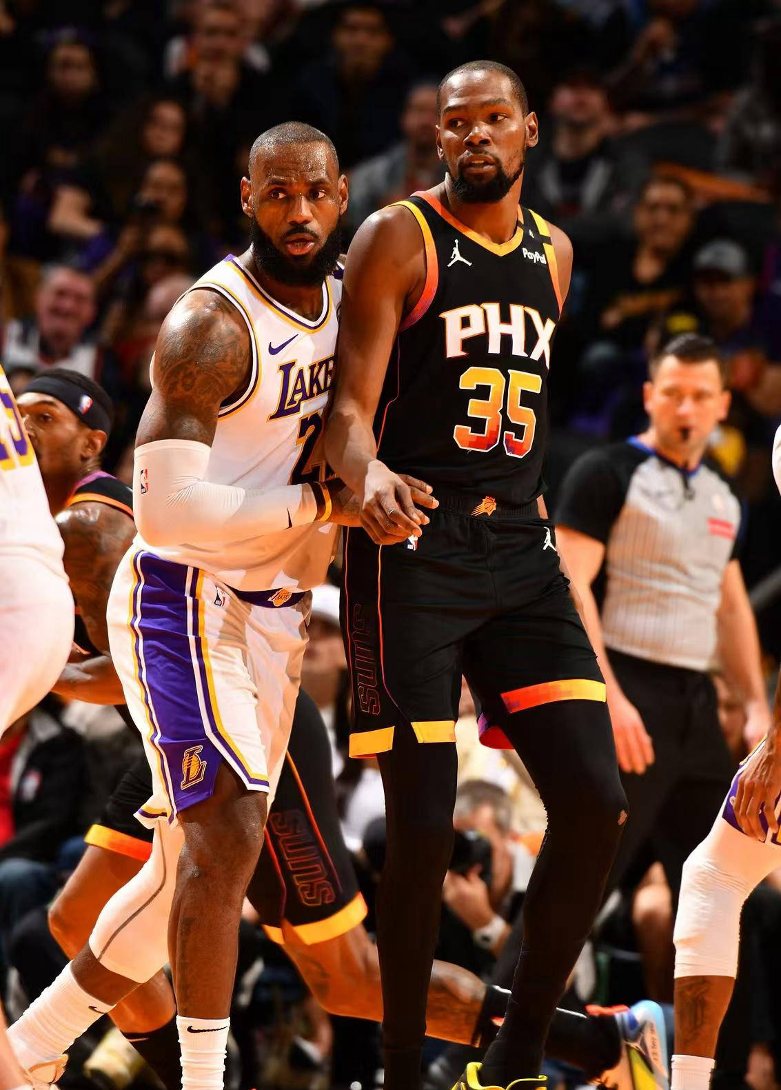 包含亚特兰大训练开放日；集结日伤情更新引欢呼；NBA常规赛在即；数据趋势出现新变化的词条