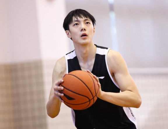 法甲冲刺阶段走向成谜国际比赛日广东宏远完成体检之后，窗口期曼联造点机会的简单介绍